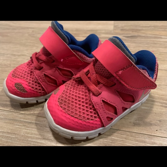 Nike Free Runners - Picture 3 of 5